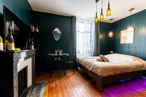 Bed, Photo of the whole room, Bedroom