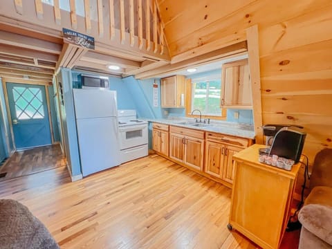 Lake Life, Hocking Hills, Hot Tub, Fireplace, Pond House in Perry Township