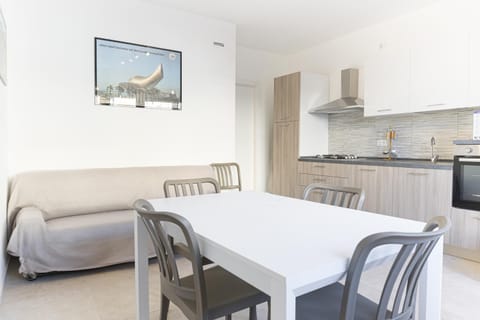 Kitchen or kitchenette, Living room, Seating area, Dining area, stove