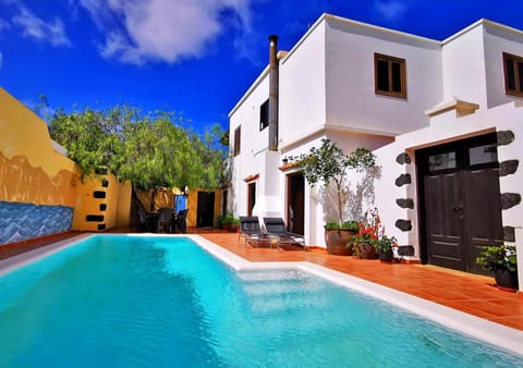 Property building, Balcony/Terrace, Swimming pool