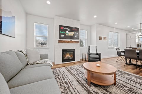 TV and multimedia, Living room, fireplace