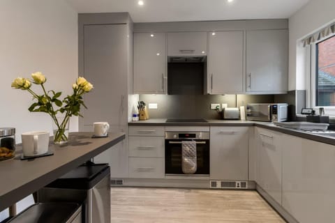Kitchen or kitchenette, Decorative detail, Pets, Entertainment, Dinner, dishwasher, internet, oven, pet friendly, toaster, washing machine