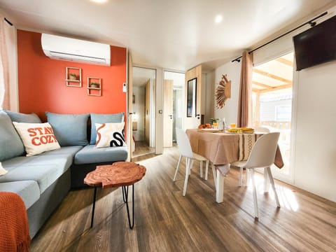 TV and multimedia, Living room, Dining area, air conditioner