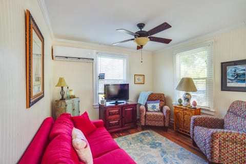 5 Mi to Downtown Beaufort Pet-Friendly Cottage! House in Port Royal