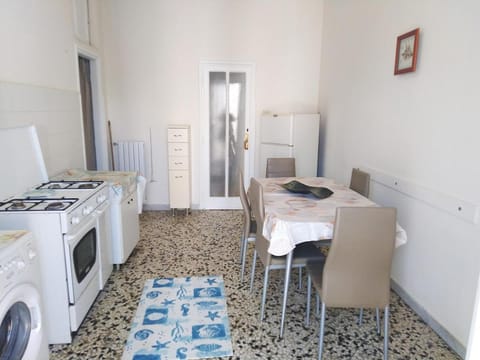 Central Vintage Guest House Apartment in Castellammare di Stabia