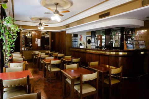 Lounge or bar, Breakfast