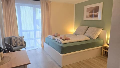 Bed, TV and multimedia, Photo of the whole room, Seating area, Bedroom, internet, towels