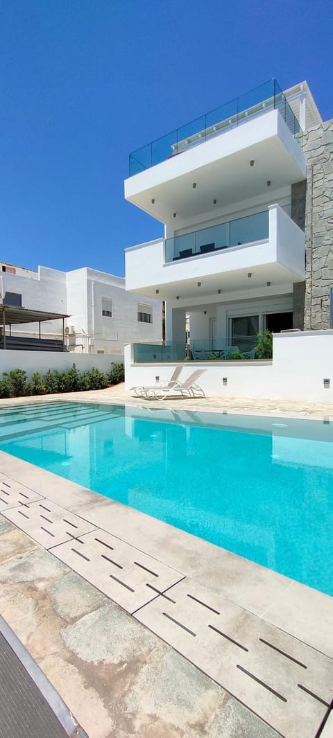 Property building, Balcony/Terrace, Pool view, Swimming pool