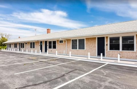Water's edge renovated Condo with Marina Views House in North Truro