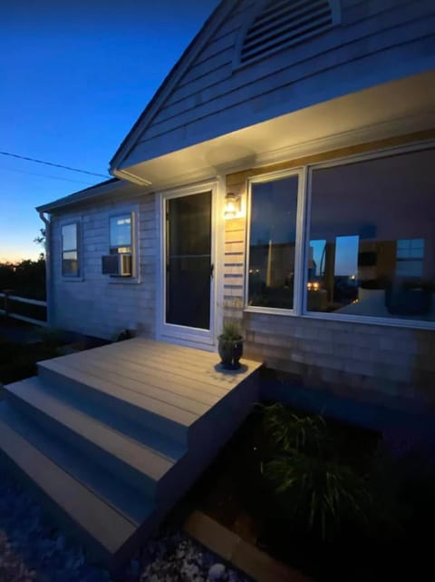 North Truro Pet-friendly home near Secluded Beach House in North Truro
