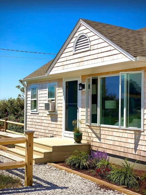 North Truro Pet-friendly home near Secluded Beach House in North Truro