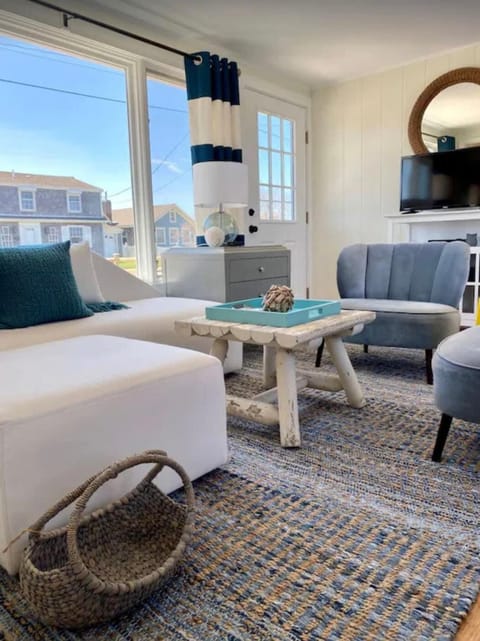 North Truro Pet-friendly home near Secluded Beach House in North Truro