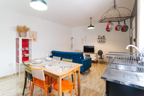 TV and multimedia, Kitchen or kitchenette, Living room, Dining area