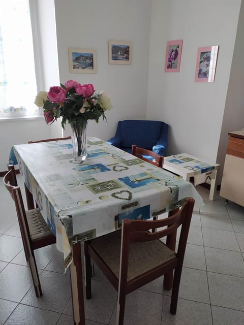 AL MARE DAVANTI A PORTOFINO - BY THE SEA IN FRONT of PORTOFINO Apartment in Liguria