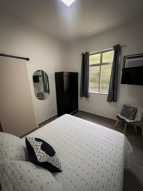 Photo of the whole room, Bedroom, wardrobe