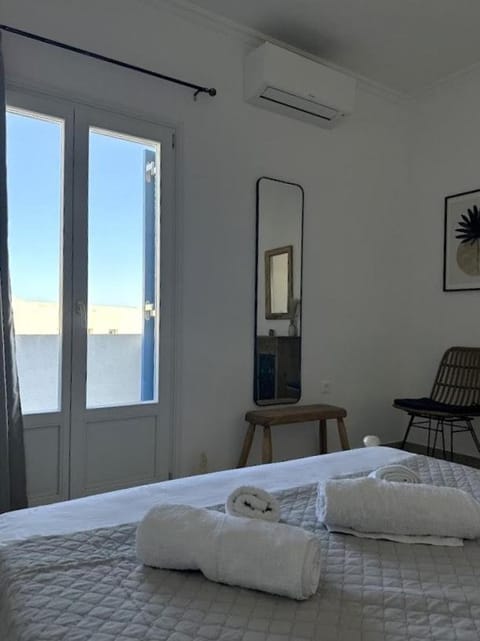 Bed, Bedroom, air conditioner