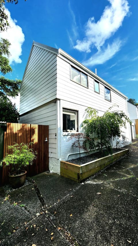 Perfect location - Long or short-term stay! Villa in Auckland