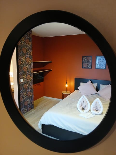 Bed, Photo of the whole room, Bedroom, towels