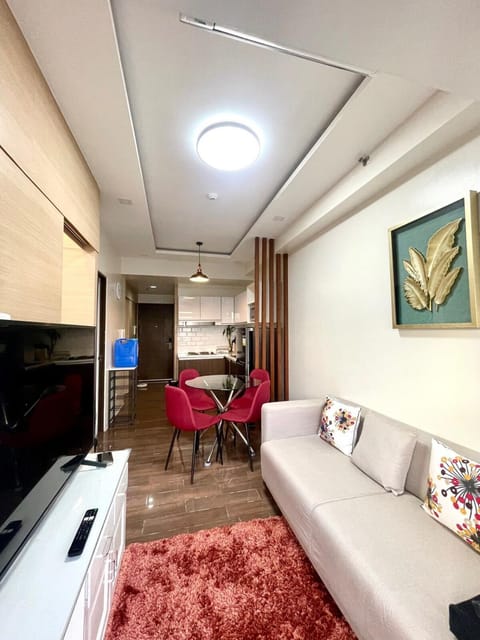 Communal lounge/ TV room, TV and multimedia, Kitchen or kitchenette, Living room, Seating area, Dining area, Evening entertainment