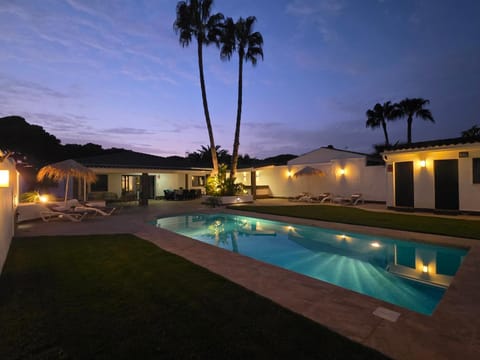 Night, Pool view, Swimming pool, sunbed