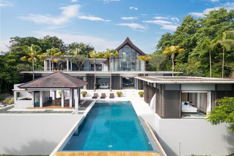 Property building, Day, Balcony/Terrace, Swimming pool, Swimming pool