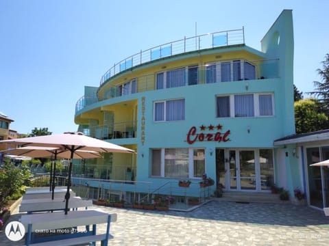 Property building, Patio, Facade/entrance, Day
