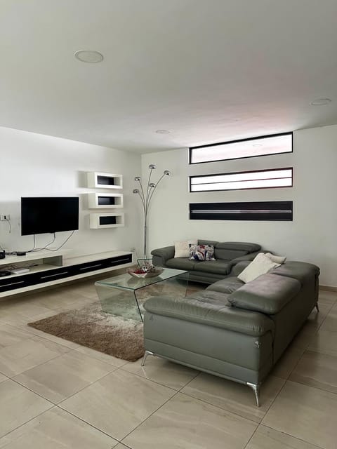 Communal lounge/ TV room, TV and multimedia, Living room