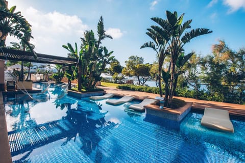 Swimming pool, VIP