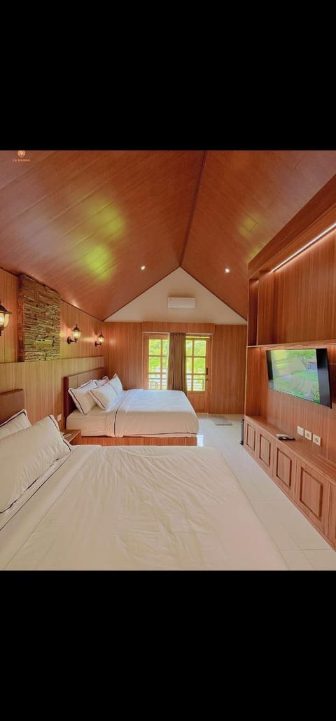 Bed, TV and multimedia, Photo of the whole room, Bedroom, wardrobe, air conditioner
