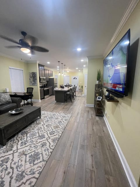 TV and multimedia, Seating area, Dining area