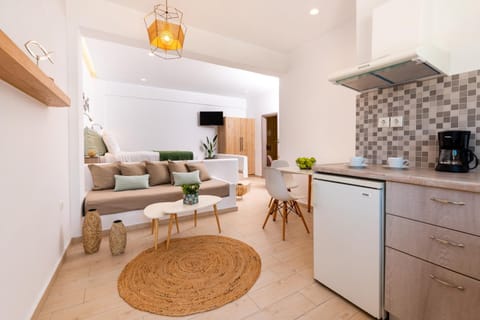 Bed, Kitchen or kitchenette, Living room, Dining area