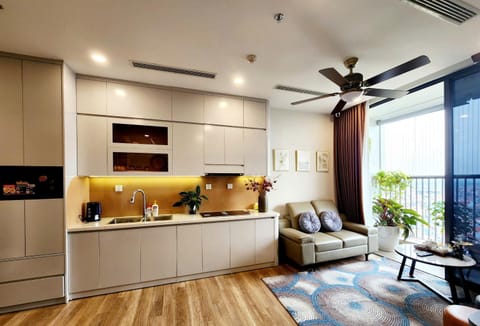 Kitchen or kitchenette, Living room, Seating area, Dining area