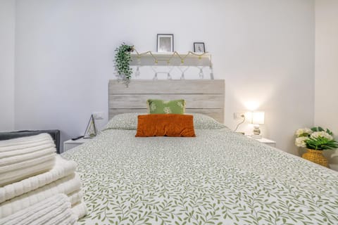 Bed, Bedroom, heating, towels, air conditioner