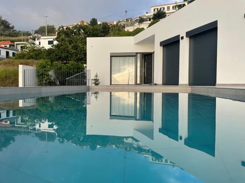Property building, Day, Swimming pool, Swimming pool