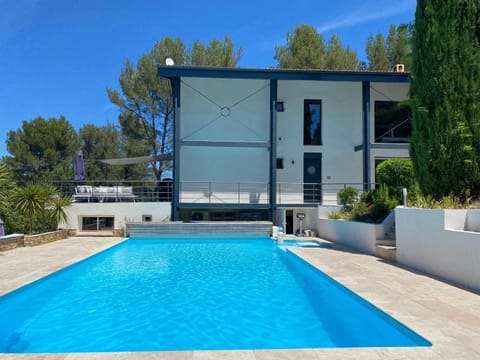Villa 8-12 personnes avec piscine, entre Aix et Cassis Villa in French Riviera