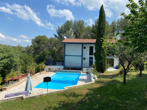Villa 8-12 personnes avec piscine, entre Aix et Cassis Villa in French Riviera