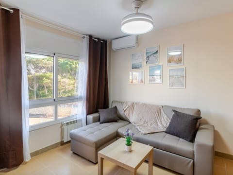 Communal lounge/ TV room, Seating area, Guests, acessibility, air conditioner