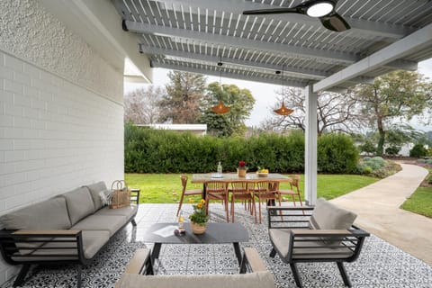 Patio, Seating area