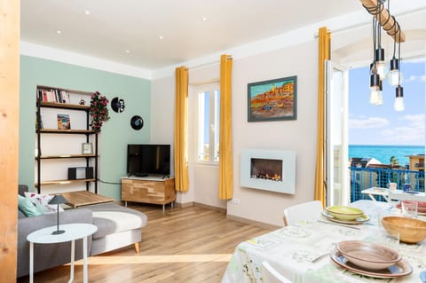 TV and multimedia, Living room, Dining area, Sea view