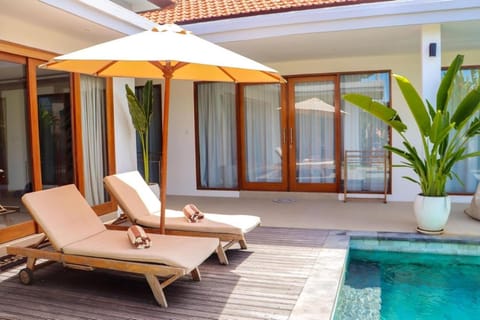 Seseh Beach-Twin Villa Celestine 3 Bedrooms Villa with Private Pool-650 m to beach House in Mengwi