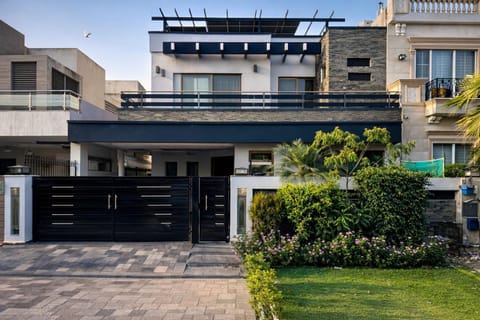 Property building, Day, Garden, Garden view