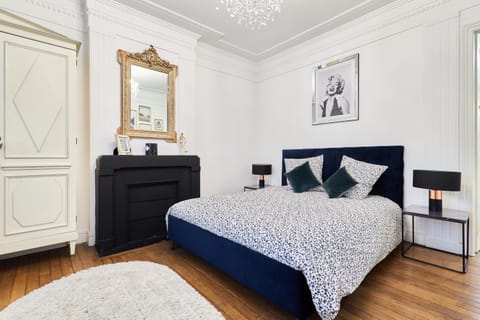 Bed, Photo of the whole room, Bedroom