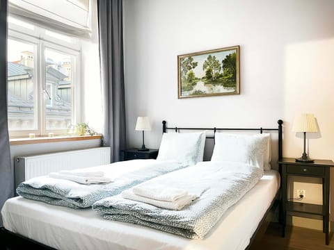 Bed, Photo of the whole room, towels