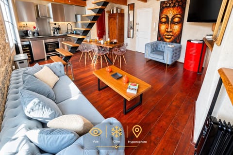 TV and multimedia, Kitchen or kitchenette, Living room, Seating area