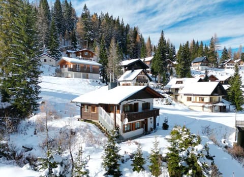 Chalet Heinrich Ski in & Ski out - Apartment Bergblick Apartment in Friuli-Venezia Giulia