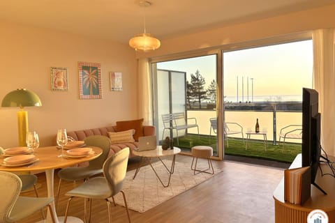 TV and multimedia, View (from property/room), Balcony/Terrace, Living room, Dining area