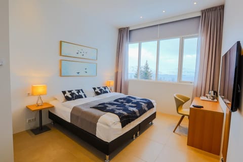 Bedroom, Mountain view, Sea view
