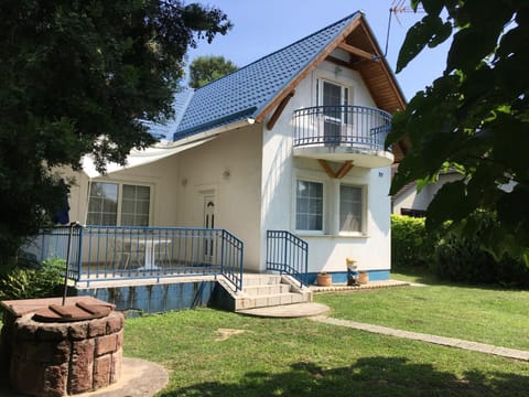 Property building, Facade/entrance, Garden