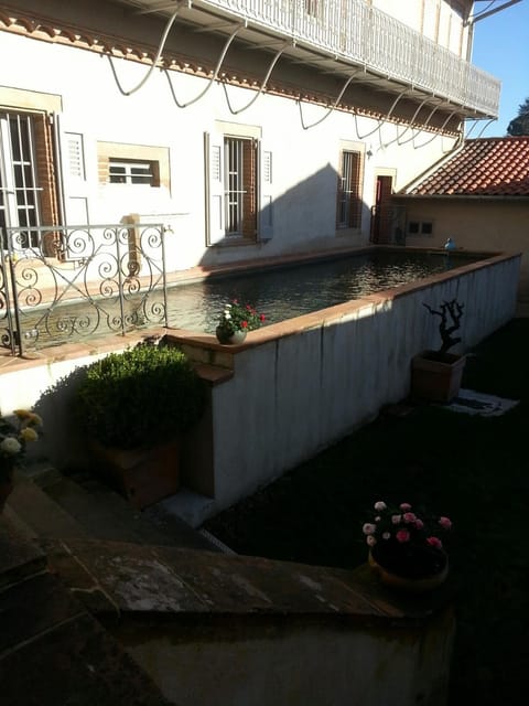 Property building, Day, Swimming pool