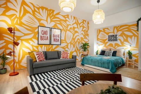 Bed, Photo of the whole room, Seating area, Bedroom, Family, wardrobe
